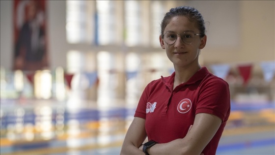 Milli yüzücü Beril Böcekler, 400 metre serbestte olimpiyat A barajını geçti