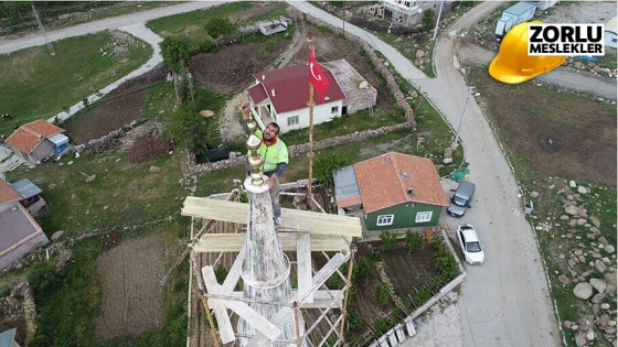 Minare ustaları yüksekliğe meydan okuyor