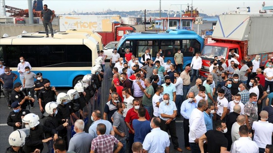 Minibüsçüler mağdur oldukları gerekçesiyle eylem yaptı