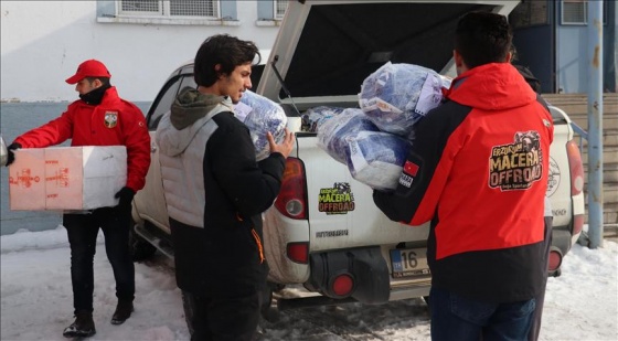 'Minik eller üşümesin' projesiyle çocukların yüzü güldü