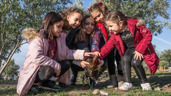 Minik öğrenciler şehrin göbeğinde doğayla iç içe geleceğe hazırlanıyor