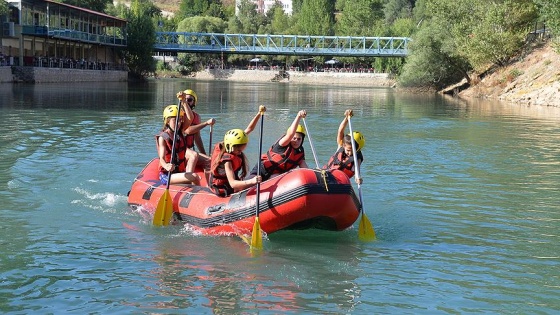 Minik raftingcilerin hedefi milli sporcu olmak