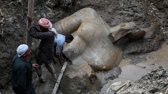 Mısır&#039;da II. Ramses&#039;e ait olduğu tahmin edilen bir heykel bulundu