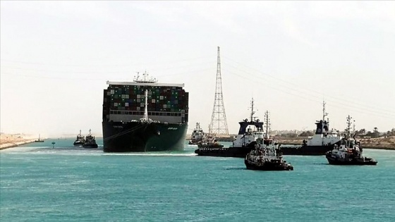Mısır, kaza nedeniyle bekleyen 422 gemiden 113'ünün Süveyş Kanalı'ndan geçtiğini açıkladı