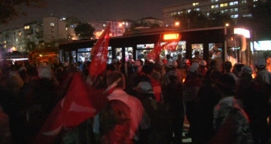 Miting sonrası toplu taşıma araçlarında yoğunluk