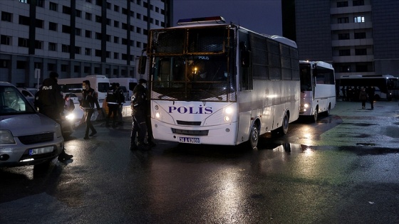 Mobil bankacılık üzerinden hesapları boşaltan şebekeye operasyon: 43 gözaltı