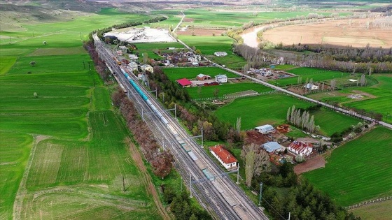 Modernize edilen Samsun-Sivas demir yolu hattında ilk yük treni sefere başladı