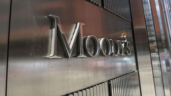 Moody's Birleşik Krallık'ın kredi notunu düşürdü