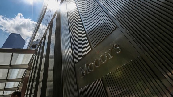 Moody's: Düşük fiyatlar petrol ve doğal gaz şirketlerinin finansal risklerini artırdı