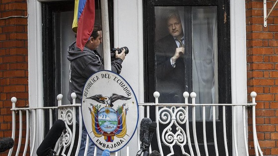 Moreno'dan Assange'a 'bilgisayar korsanı' benzetmesi