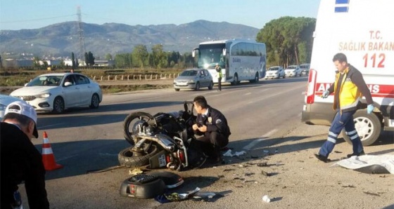 Motosiklet ile kamyonet çarpıştı: 1 ölü, 1 yaralı