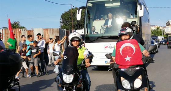Motosiklet sürücülerinden Binali Yıldırım&#039;a jest