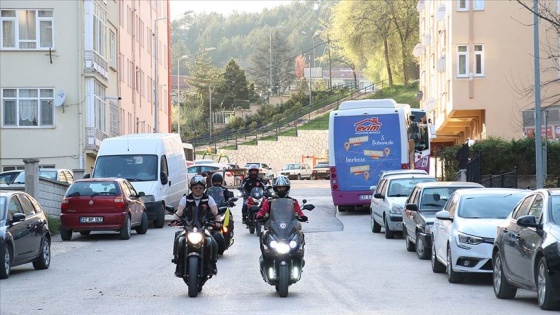 Motosikletlerini 'iyilik' için sürüyorlar