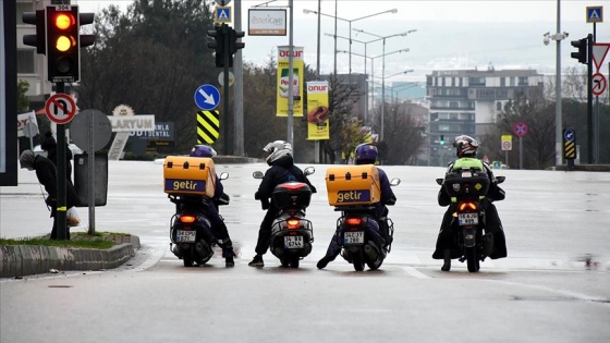 Motosikletli kuryeler salgın sürecinde yoğun mesaide