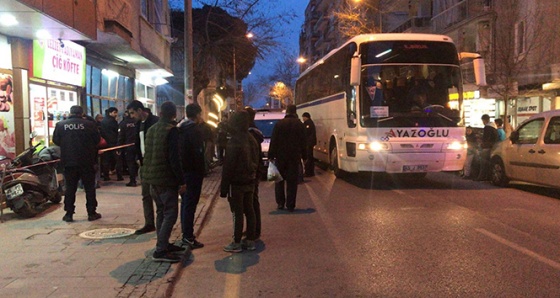 Muavin ve otobüs şoförünün kafasına silah dayayıp rehin aldı