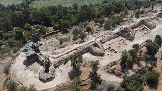 Muğla Akyaka'daki Orta Çağ'dan kalma kale surları gün yüzüne çıkarılıyor