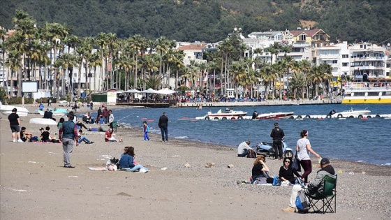 Muğla'da oylarını kullananlar sahilleri doldurdu