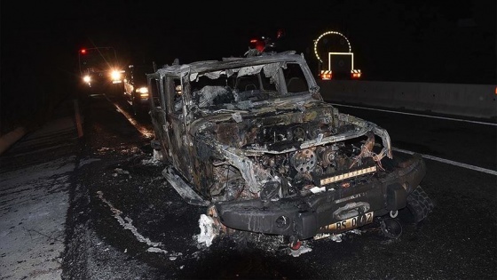 Muğla'da seyir halindeki otomobilde çıkan yangın ormana sıçradı