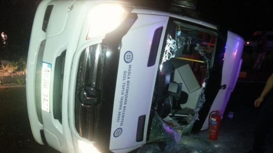 Muğla'da yolcu minibüsüyle otomobil çarpıştı: 14 yaralı