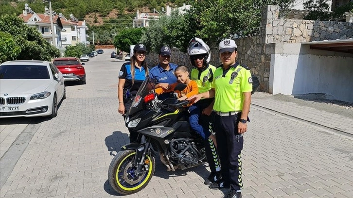 Muğla'da engelli çocuğun polis motosikletine binme hayali gerçekleşti