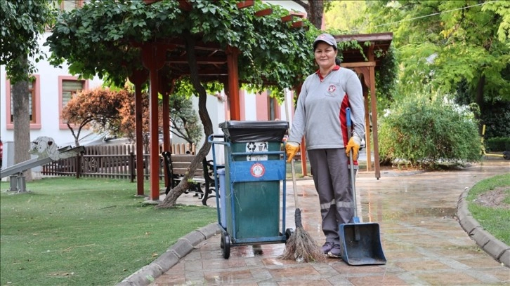 Muğla'da temizlik işçisi kadının üniversite hayali gerçek oldu