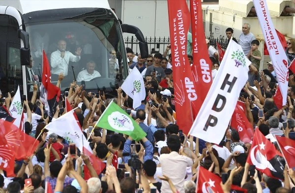 Muhalefetin miting meydanları -Emin Batur yazdı-