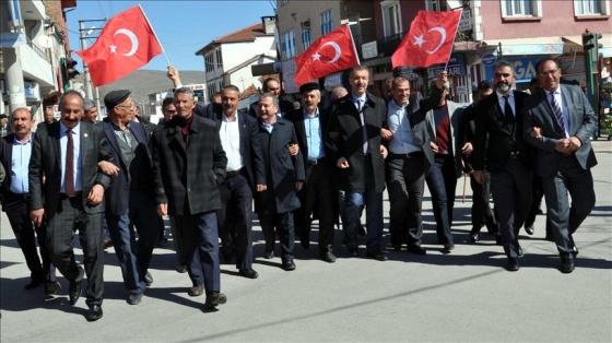 Muhtarlardan 'evet' kampanyasına destek yürüyüşü