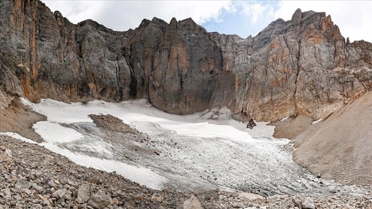 Munzur Dağları'ndaki Şahintaşı Buzulu doğaseverlerin yeni rotası oldu