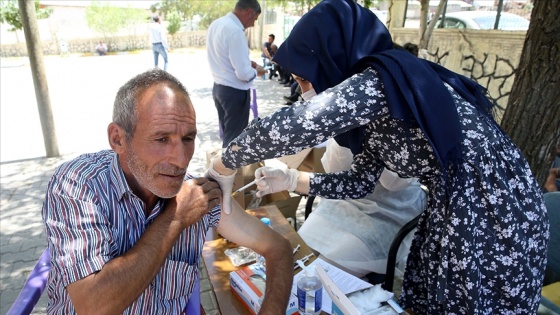 Muş'ta aşı timleri, en ücra köylere giderek aşı çalışmalarını sürdürüyor