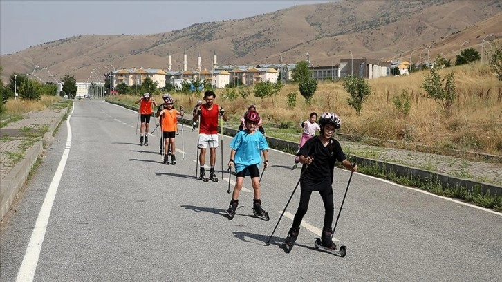 Muşlu kayakçılara, yazın sıcağı engel değil