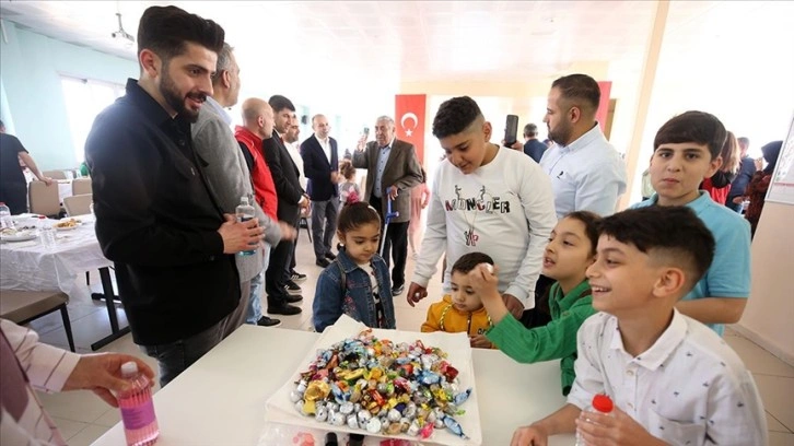 Muş'ta yurda yerleştirilen depremzedeler, Ramazan Bayramı sevincini buruk yaşıyor