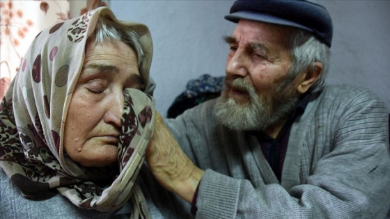 Mustafa dede ile alzaymır hastası eşinin aşkı 'dillere destan' oldu