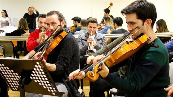 Müzik tutkuları 40 gence orkestra kurdurdu