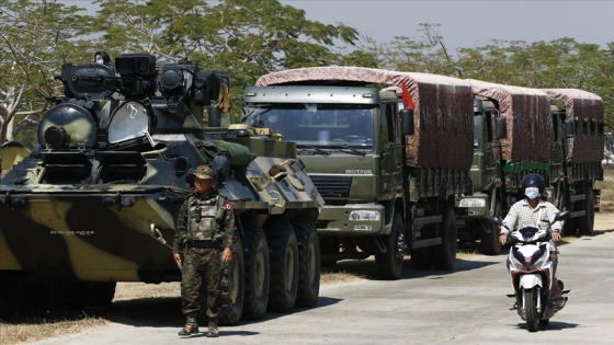 Myanmar'da askeri cunta mobil internet erişimini askıya aldı