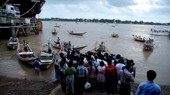 Myanmar'da binlerce kişi çatışmalardan kaçıyor