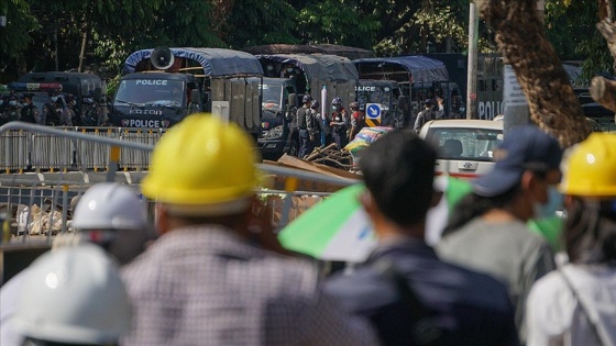 Myanmar'da güvenlik güçleri, askeri yönetim karşıtı grup liderini gözaltına aldı