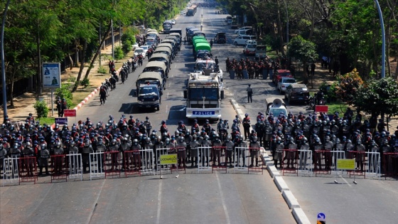 Myanmar'da güvenlik güçleri Suu Çii'nin partisinin merkez binasını bastı