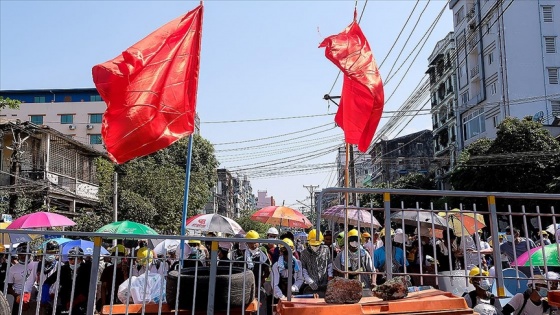 Myanmar&#039;da ordunun baskısından kaçan binlerce Karen yerinden oldu