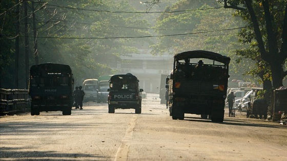 Myanmar’da ordunun bir köyü ateşe verdiği iddia edildi