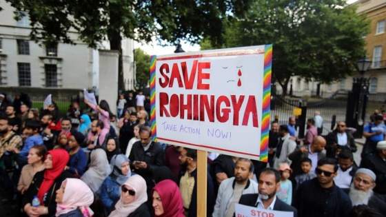 Myanmar hükümeti Londra'da protesto edildi