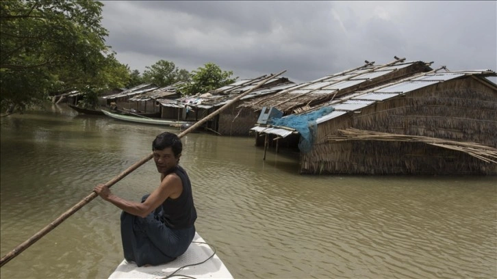 Myanmar'da şiddetli yağışların yol açtığı sel ve heyelanlarda ölenlerin sayısı 74'e yüksel