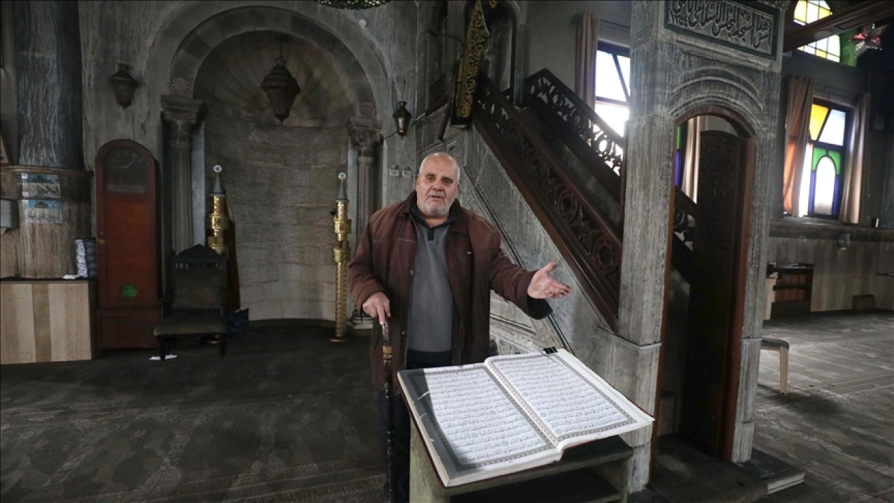 Nablus halkı, İsrail askerlerinin yaktığı tarihi Nasr Camisi için seferber oldu