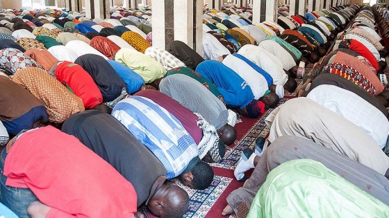 Namaz kılmak bel ağrılarını azaltıyor, eklemlere iyi geliyor