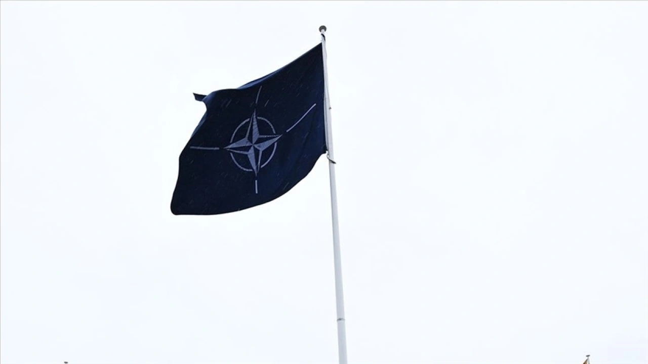 NATO komutanı Amiral Vandier'e göre, Avrupa silahlanma yarışını kazanmak için kurallarını esnet