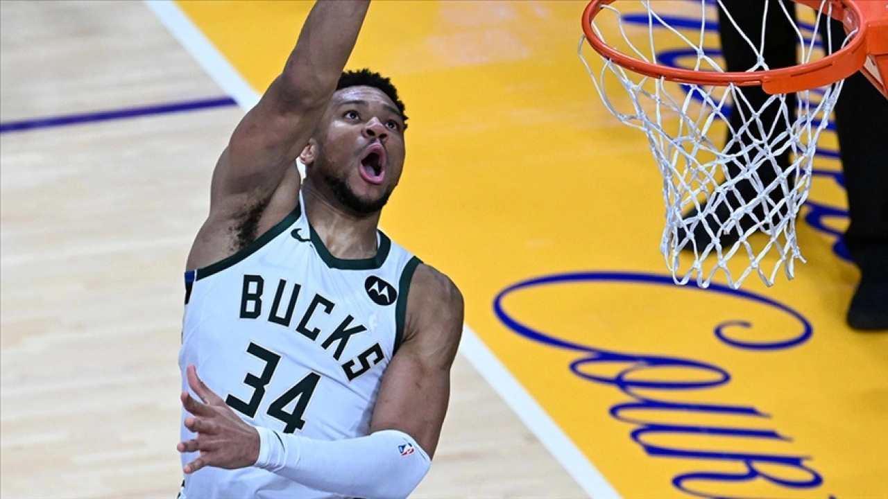 NBA'de Bucks, Giannis'in "triple-double"ıyla üst üste 6. galibiyetini aldı