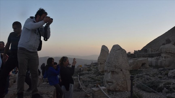 Nemrut Dağı bayramda konuklarını ağırladı