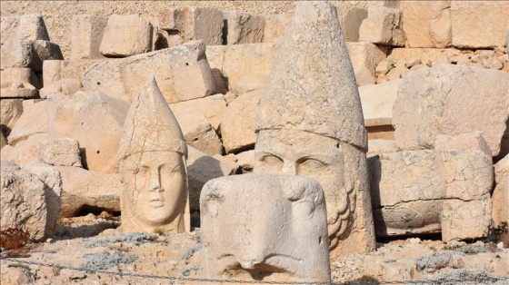 Nemrut Dağı'nda turist yoğunluğu