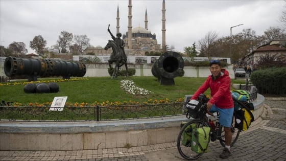 Nepalli gezgin, dünyayı bisikletle gezerek kendini keşfediyor