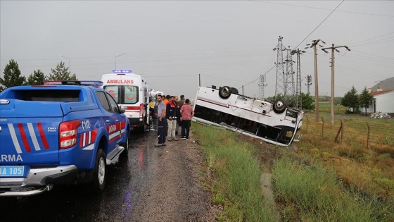 Nevşehir'de tur midibüsü ile otomobil çarpıştı: 27 yaralı