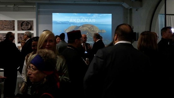 New York’ta Akdamar Kutsal Haç Kilisesi Fotoğraf Sergisi açıldı